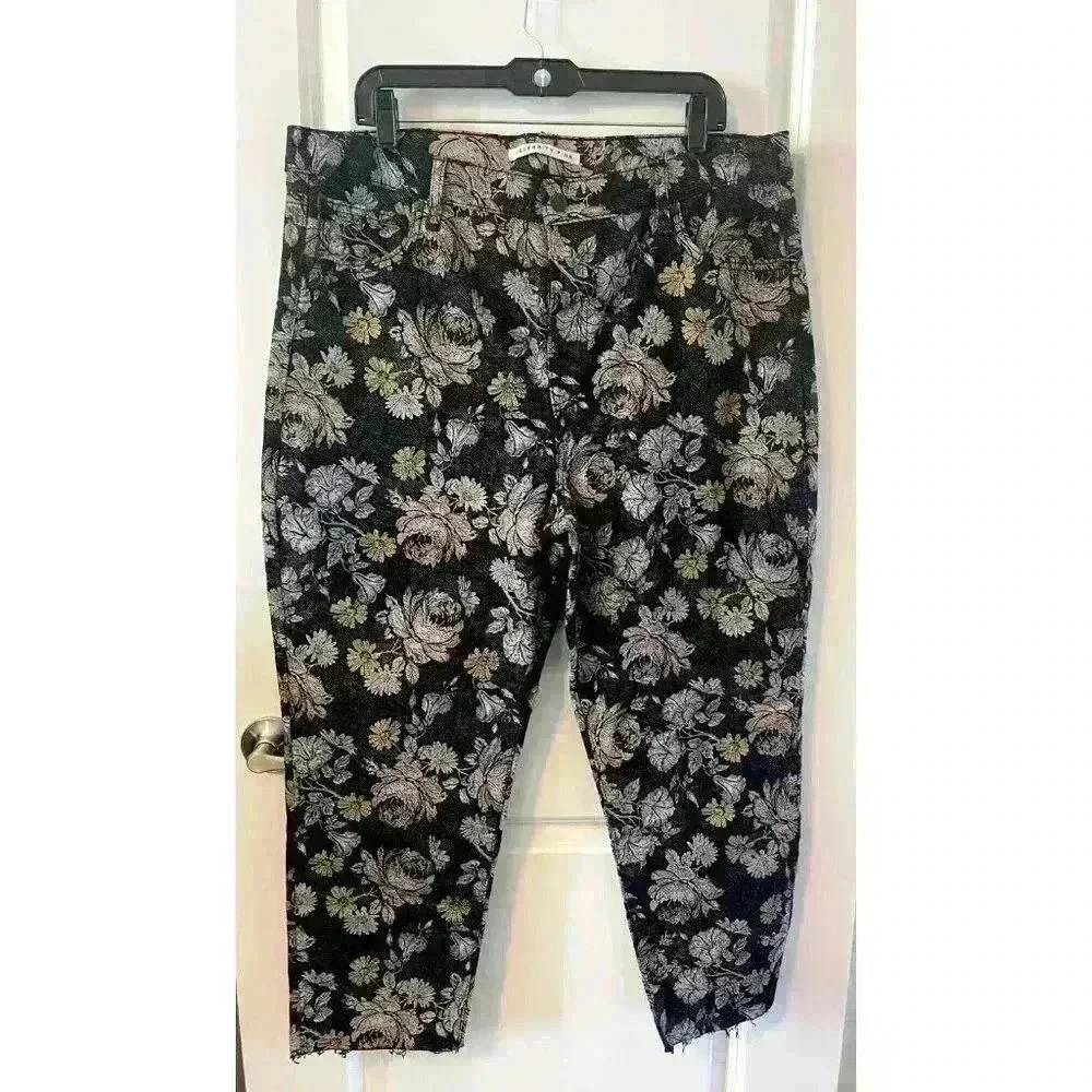 Celebrity Pink Women Hi-Rise Mom Jeans Floral Pattern Denim Raw Hem Size 19 NWOT